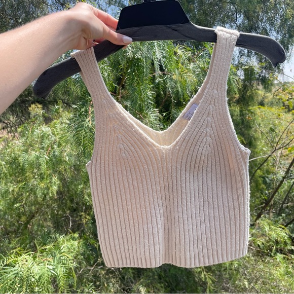 West of melrose tank top sweater tank top xs Tilly’s cream crop top - Picture 1 of 4